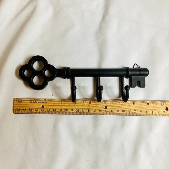 Classic Key Design Wall Mounted Hook Rack with 3 Hooks - Picture 4 of 4